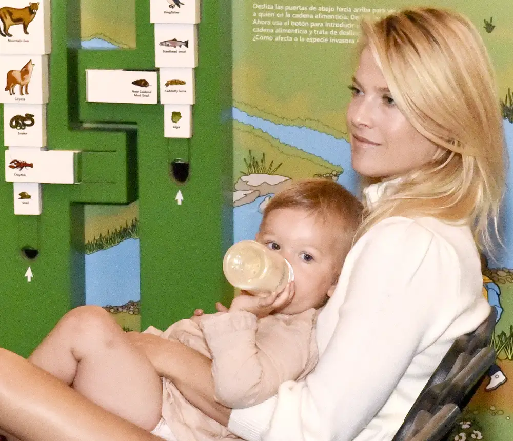 Ali Larter and daughter Vivienne at Heal the Bay&rsquo;s Santa Monica Pier Aquarium for a story reading on June 4, 2016 in Santa Monica.