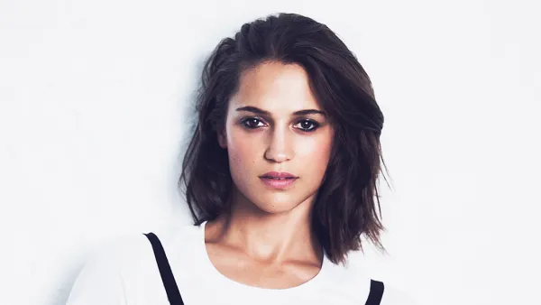 Alicia Vikander Elle