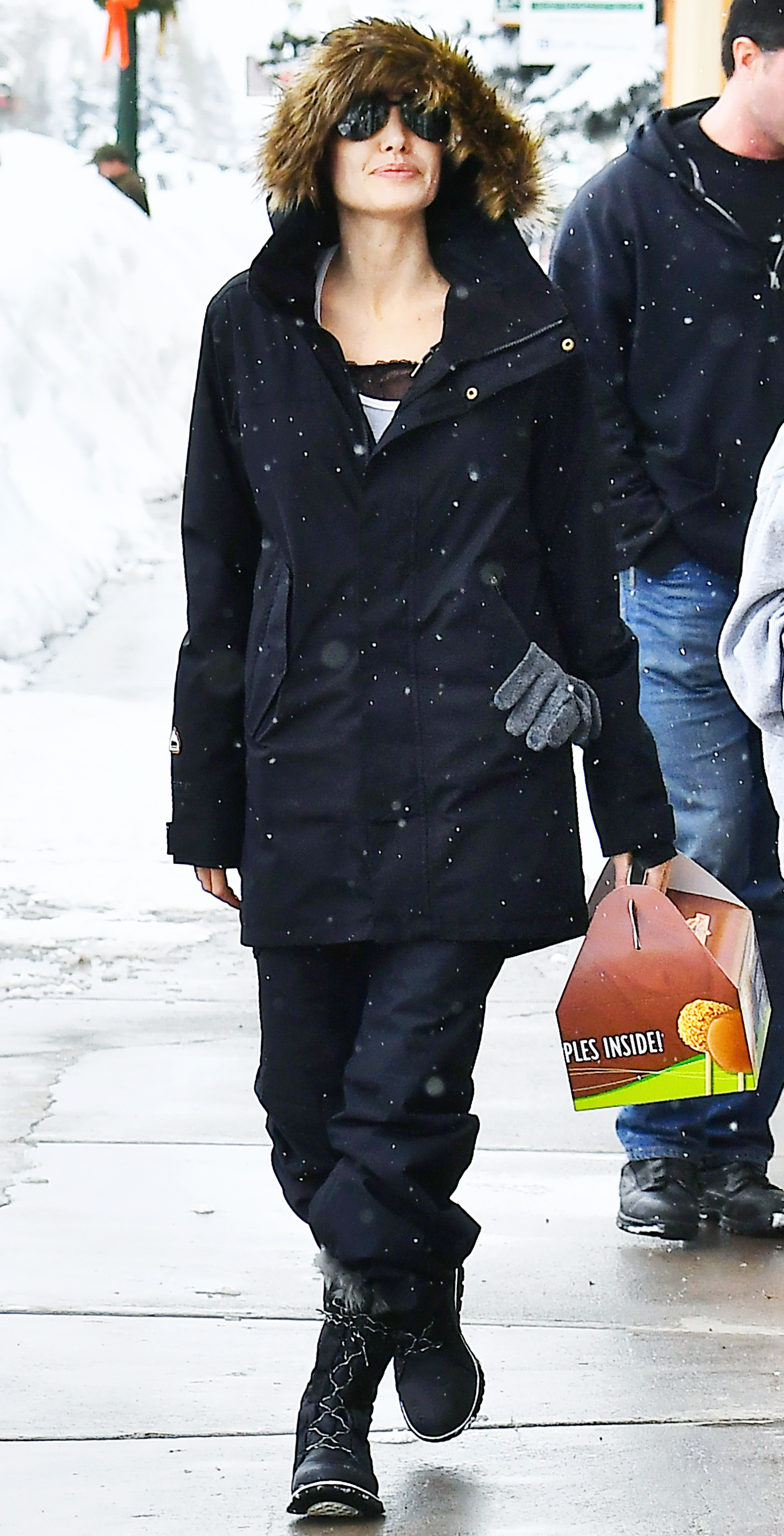 Angelina jolie new caf0c486 6560 4942 8fe3 df893859ecca