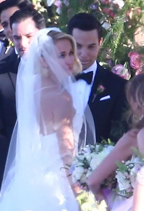 Anna Camp and Skylar Astin