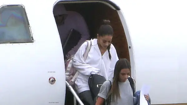 Ariana grande arrives manchester 2 89e8e16f 7580 4ad3 badc 92437b267798