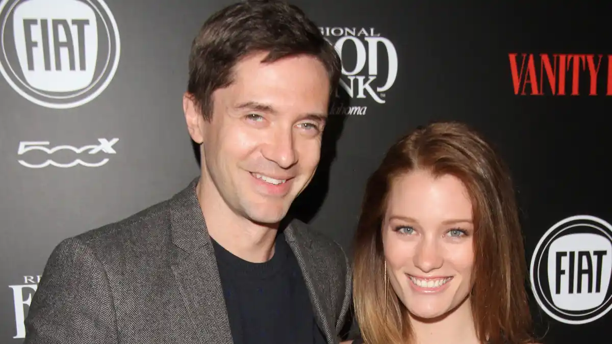 Topher Grace and Ashley Hinshaw