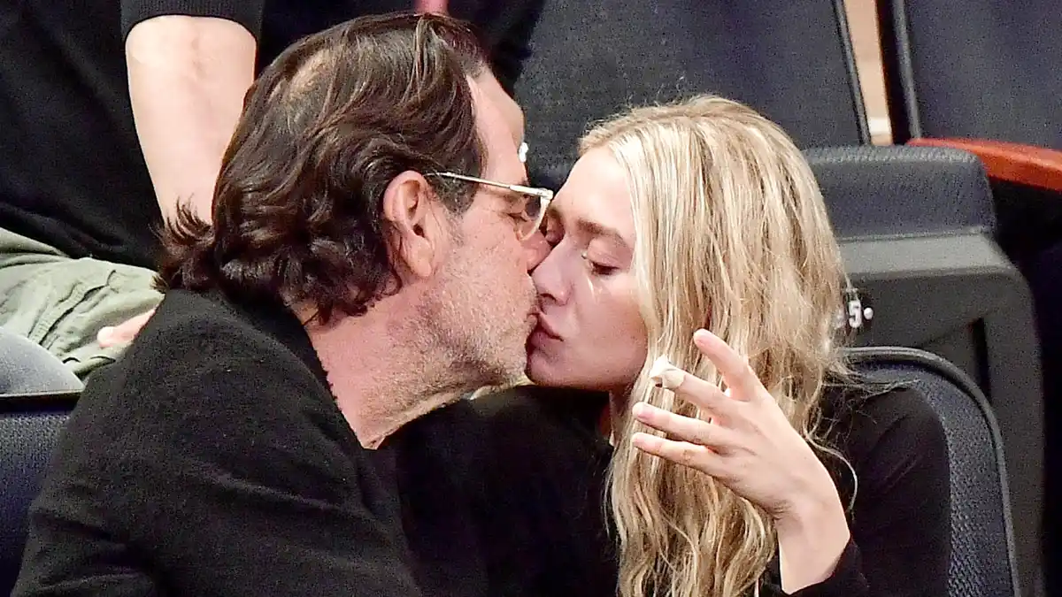 Ashley Olsen and Richard Sachs attend the New York Knicks vs. Brooklyn Nets game at Madison Square Garden on Nov. 9, 2016, in New York City.