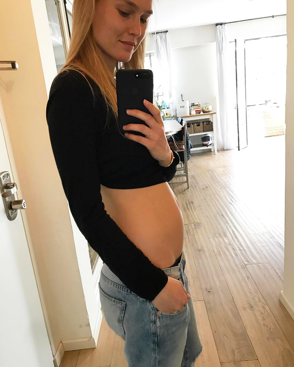 Bar Refaeli pregnant bump