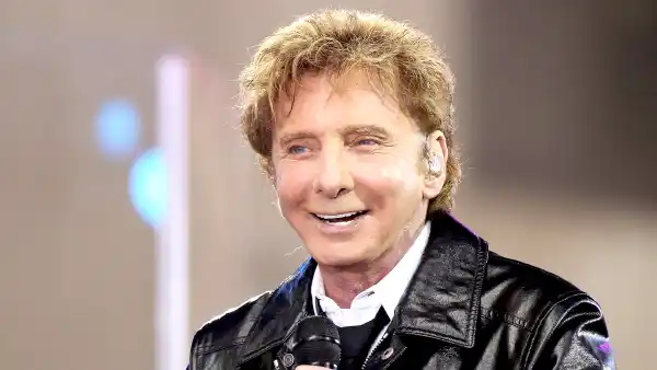 Barry manilow zoom c92f5cf3 2c3b 4b80 8f97 33c0e1f73b92