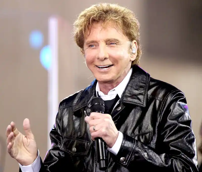 Barry manilow zoom c92f5cf3 2c3b 4b80 8f97 33c0e1f73b92
