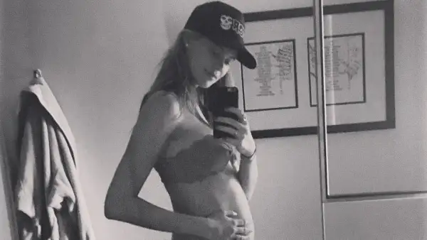 Behati bump zoom 72dbd4d0 cbf0 46df a942 9ccac71a2d26