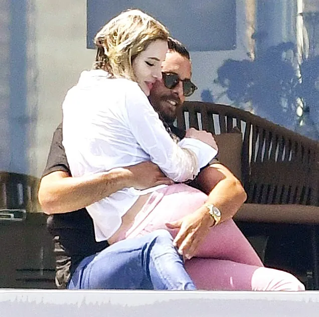 Bella Thorne Scott Disick
