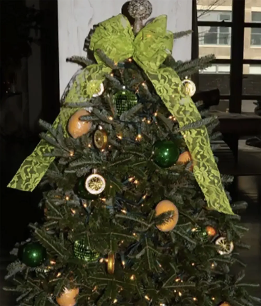 Beyonc&eacute;'s 'Lemonade'-inspired Christmas tree.