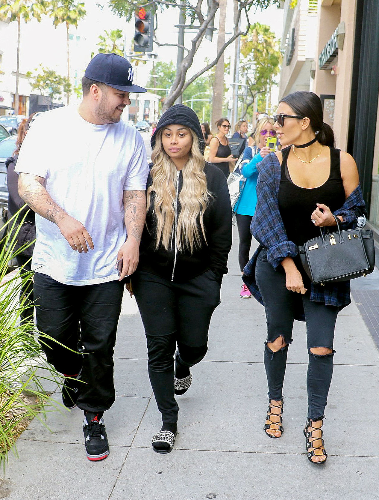 Kim and Rob Kardashian do brunch with Blac Chyna at Nate'n Al's in Beverly Hills.