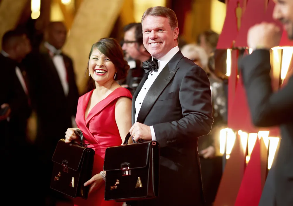 PricewaterhouseCoopers Accountants Brian Cullinan Martha Ruiz Oscars 2017