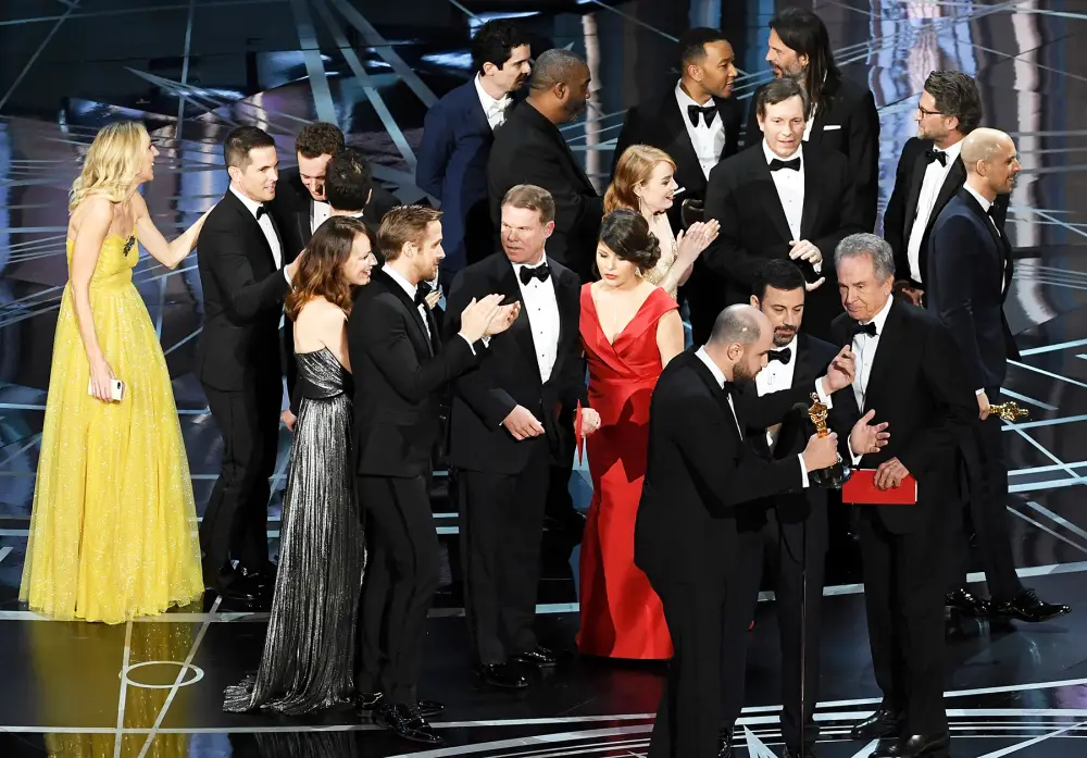 PricewaterhouseCoopers Accountants Brian Cullinan Martha Ruiz Oscars 2017