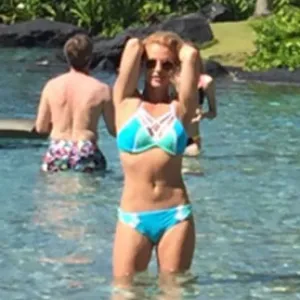 Britney Spears shows off her bikini body in Hawaii
