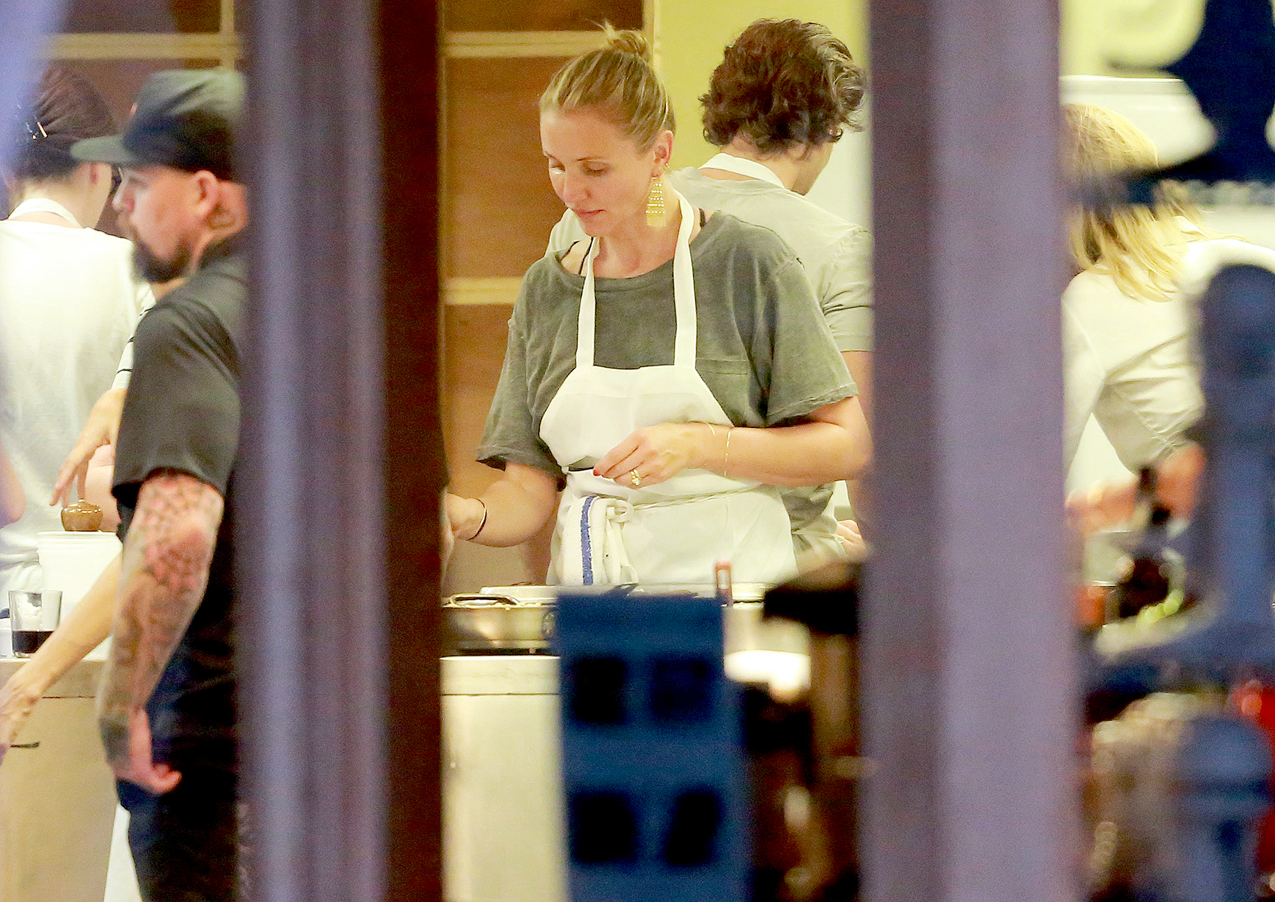 Cameron Diaz rang in her 44th birthday with her closest friends at loved ones at New School of Cooking in Culver City.