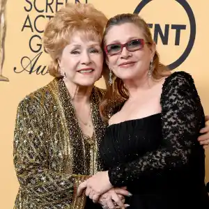 Carrie fisher 2 f2ac0d5a b76f 46c3 ac4c 0076ea84f6ef