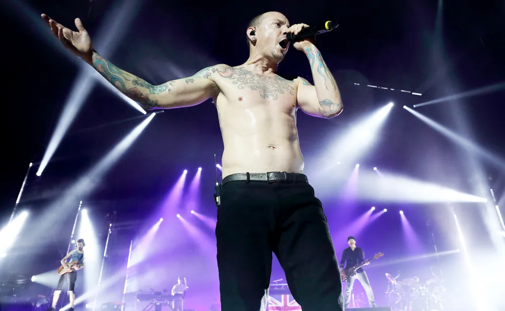 Chester Bennington of Linkin Park performs at The O2 Arena on July 3, 2017 in London, England.