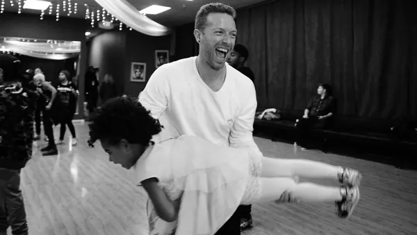 Chris martin blue 80538199 fb0a 45e7 be13 9558a9ece223