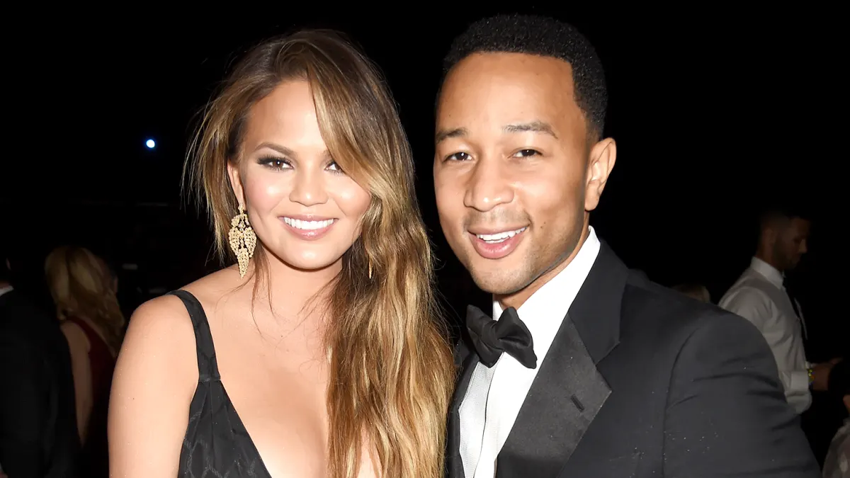 Chrissy john legend zoom a85e45a0 1fb5 4f69 861c 78a91fade3ed