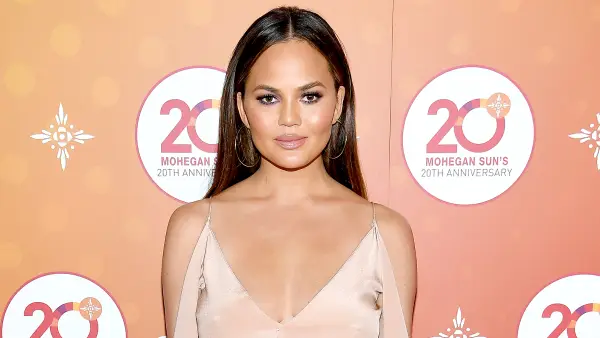 Chrissy Teigen walks the red carpet before the Ballroom After Party with Chrissy Teigen and LL Cool J for Mohegan Suns 20th Anniversary at Mohegan Sun on October 15, 2016 in Uncasville, Connecticut.