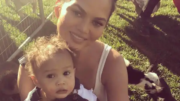 Chrissy tiegen luna 7a70b174 3901 491f a0bf 39d553442a53