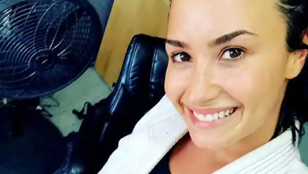 Demi lovato jitsu 285b4762 2db7 401d ab63 293863c924bb