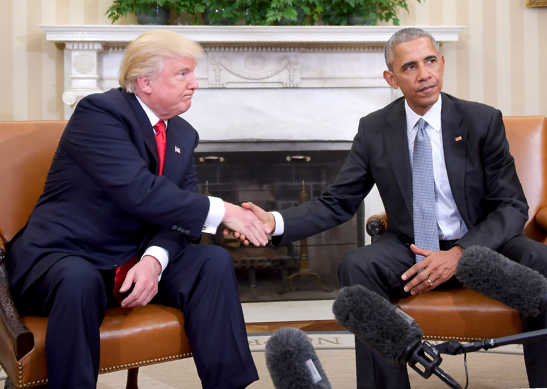 Donald trump obama handshake zoom 302efbe1 ada6 4850 b4de a8c061aa5706