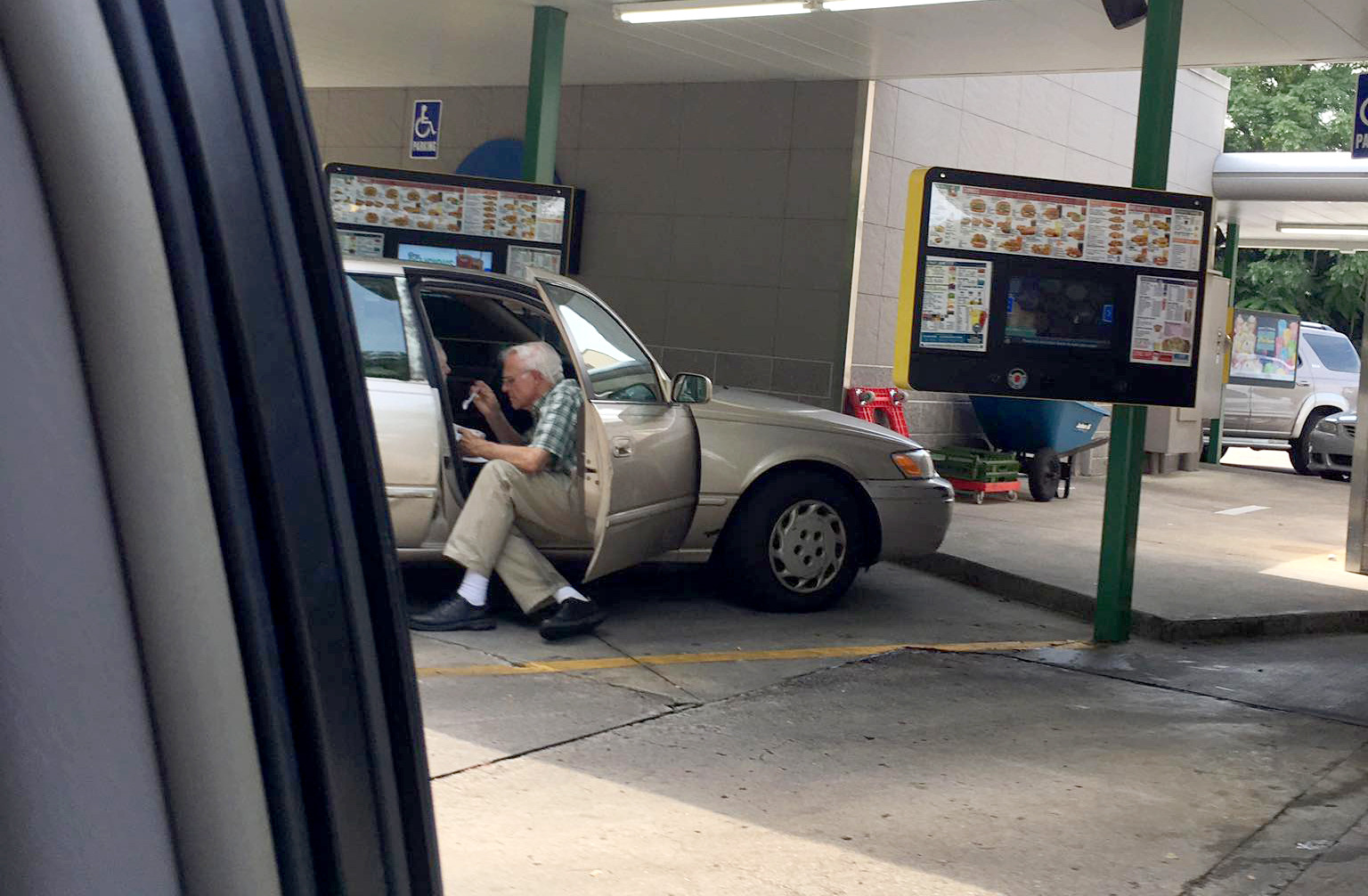 Elderly man 534bacc0 6c98 4829 ac66 2cf51aa4f545