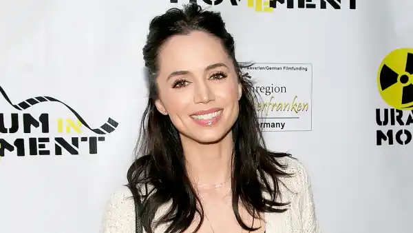 Eliza dushku zoom ad6cb102 3e84 42a3 a87a e4353188e97f