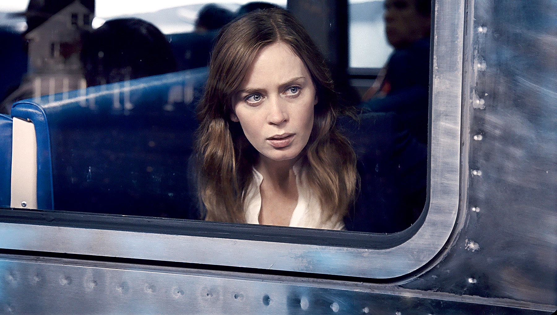 Emily blunt girl on the train zoom cc0fb7c9 9877 47b5 8378 e3252685b960