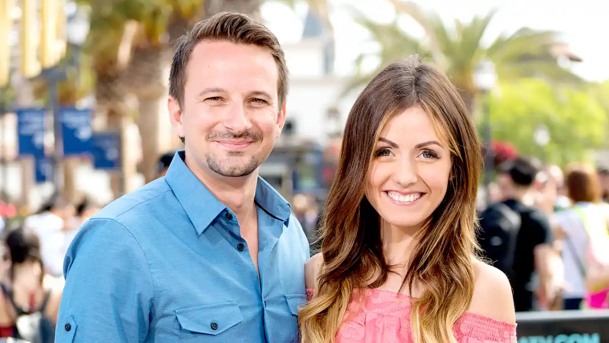 Evan Bass and Carly Waddell visit "Extra" at Universal Studios Hollywood on August 14, 2017 in Universal City, California.