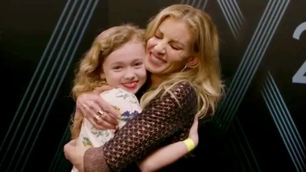 Faith hill rosie hug zoom 6705bc59 9591 4eb6 bbfc a178a3585013