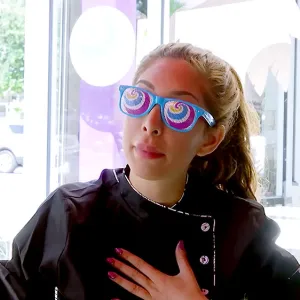 Farrah d82b9e6c fdaa 4699 9adc ee13eba37ae2