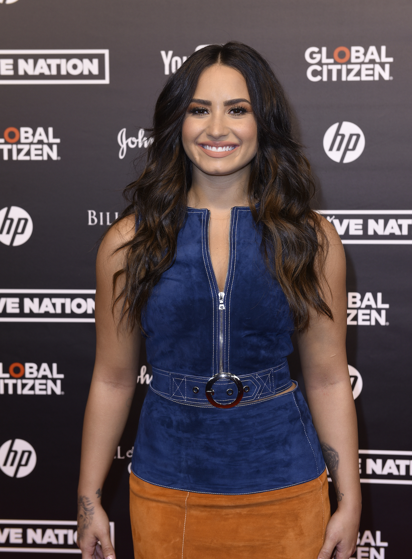 Demi Lovato Posts Pic Showing Off Her Toned Abs