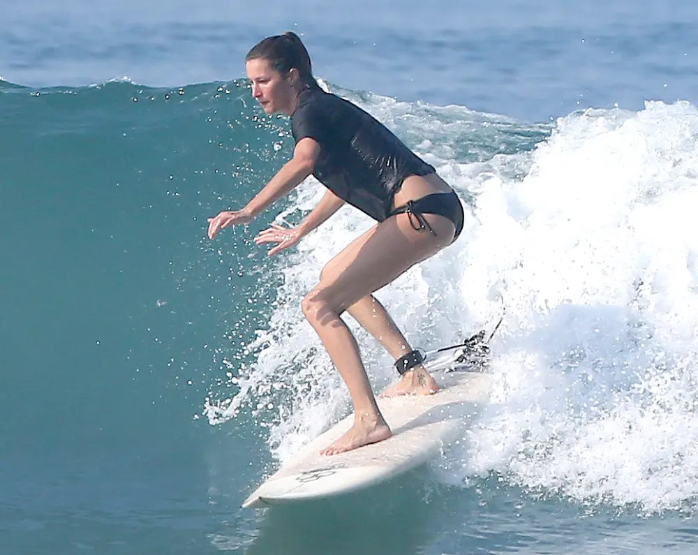 Gisele Bundchen and Tom Brady hit the beach in beautiful Costa Rica.