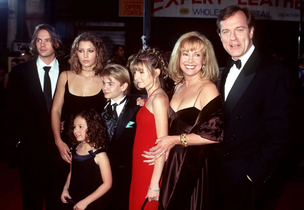 Beverly Mitchell Jessica Biel Barry Watson