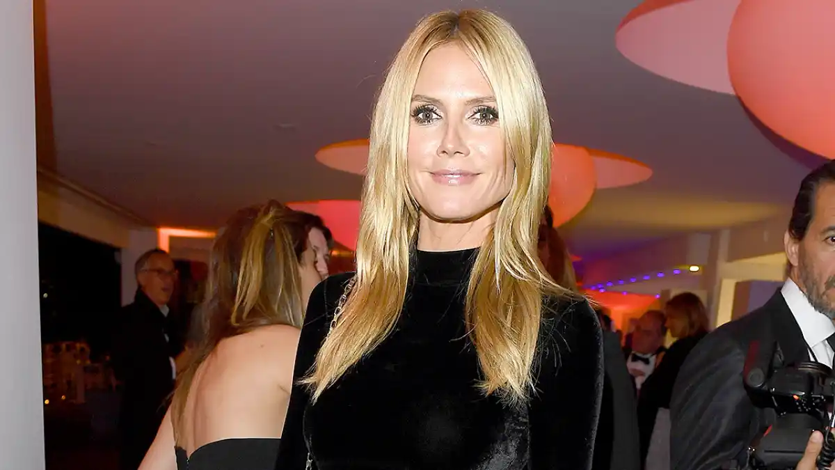 Heidi skirt vanity fair zoom 83e4e733 f896 4db5 acd7 1906f28462f9