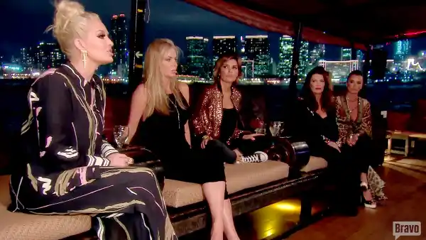 Housewives group zoom eda75587 5fc1 4049 b4ed a551ec22e437