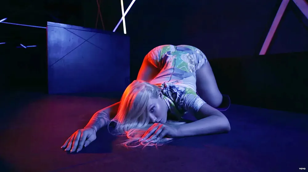 Iggy Azalea Mo Bounce