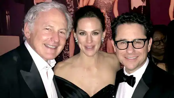Jennifer garner victor garber jj abrams 21f61236 5101 4066 b059 92d03f3129e9