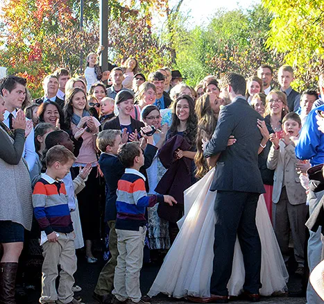 Jessa Duggar and Ben Seewald kiss