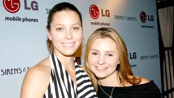 Jessica biel and beverley mitchell 2003 zoom e52964e1 be08 4aca 84a8 712507542445