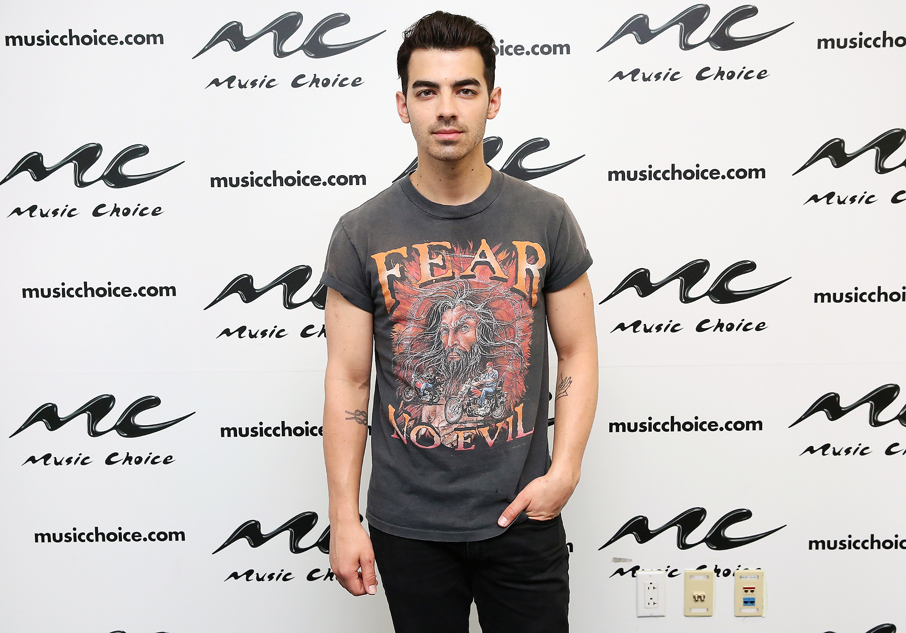 Joe jonas fa86ab7c e7b1 446c a525 3d2fc2aa1a38