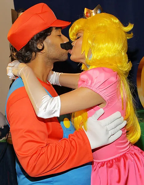 chrissy teigen and john legend kissing