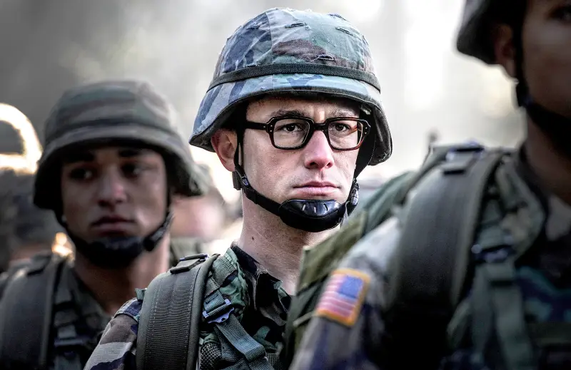 Joseph Gordon-Levitt in Snowden.