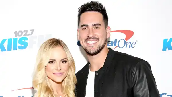 Josh murray amanda stanton zoom fd108215 3545 491a bd26 ec8497278892