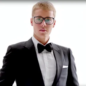 Justin bieber zoom 1581e7fb bfc5 4e4a b6ac 67bb1ccaaab3