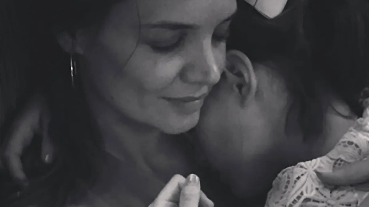 Katie Holmes shares adorable photo of Suri