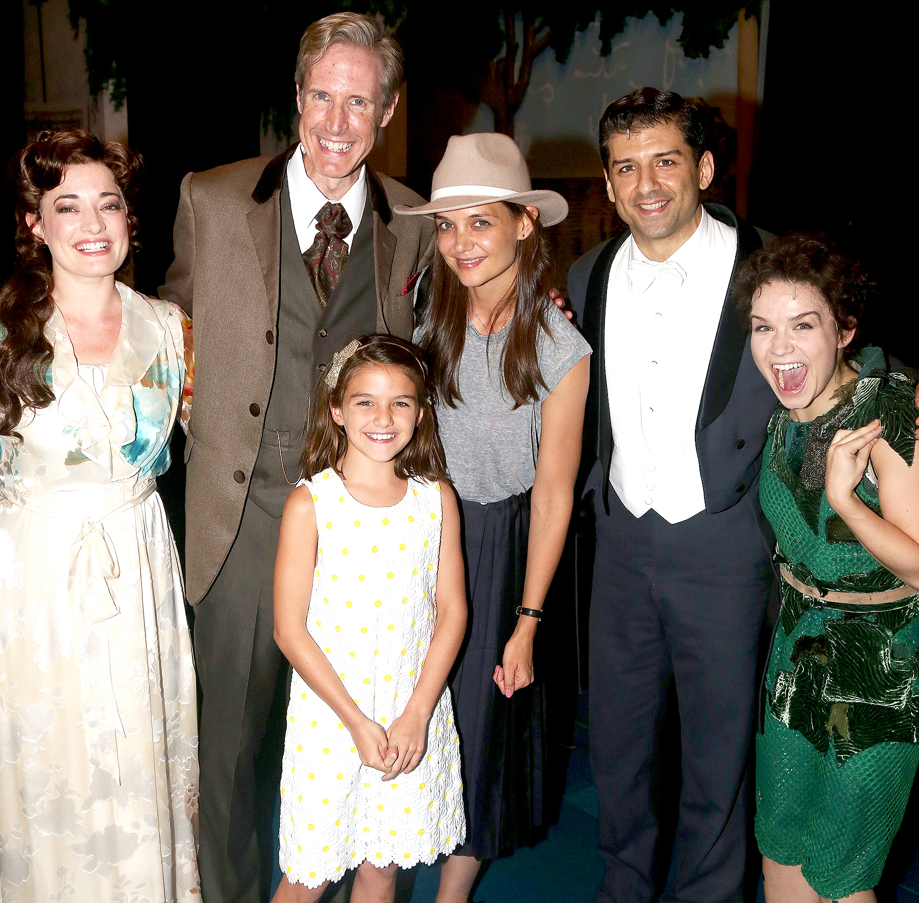 Katie suri finding neverland zoom fd2d4a38 e940 47db b683 7b3a99839ed2