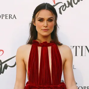 Keira Knightley has been criticized by a former director for having a crazy entourage