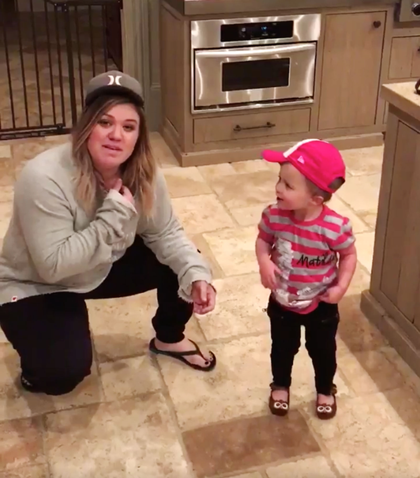 Kelly Clarkson Dancing